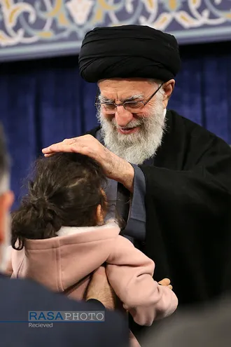 دیدار خانواده شهدای حادثه&zwnj; تروریستی شاهچراغ شیراز با رهبر معظم انقلاب