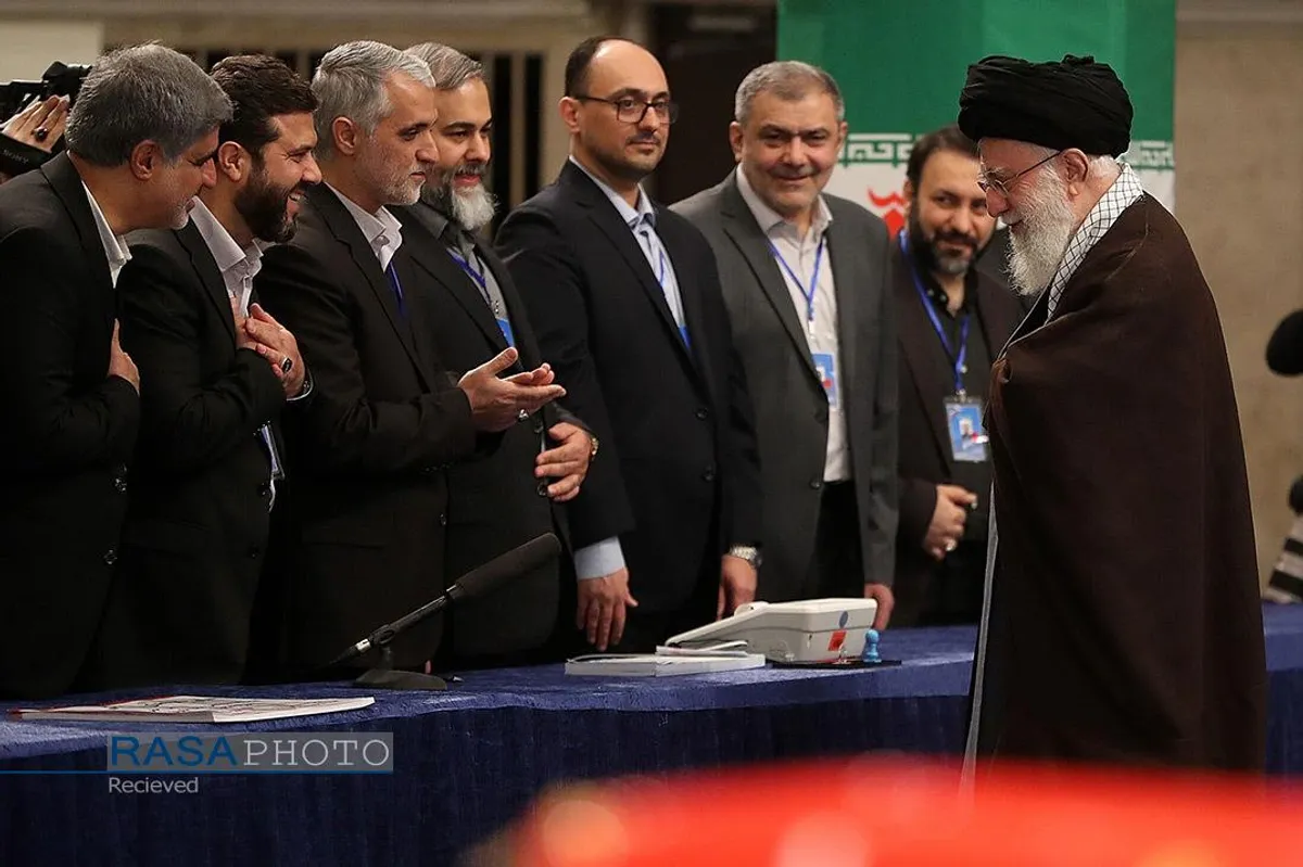 حضور رهبر معظم انقلاب در پای صندوق رای
