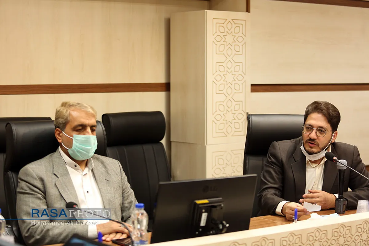 آیین رونمایی از پوستر روز قم و کتاب روایت انقلاب با حضور آیت الله اعرافی