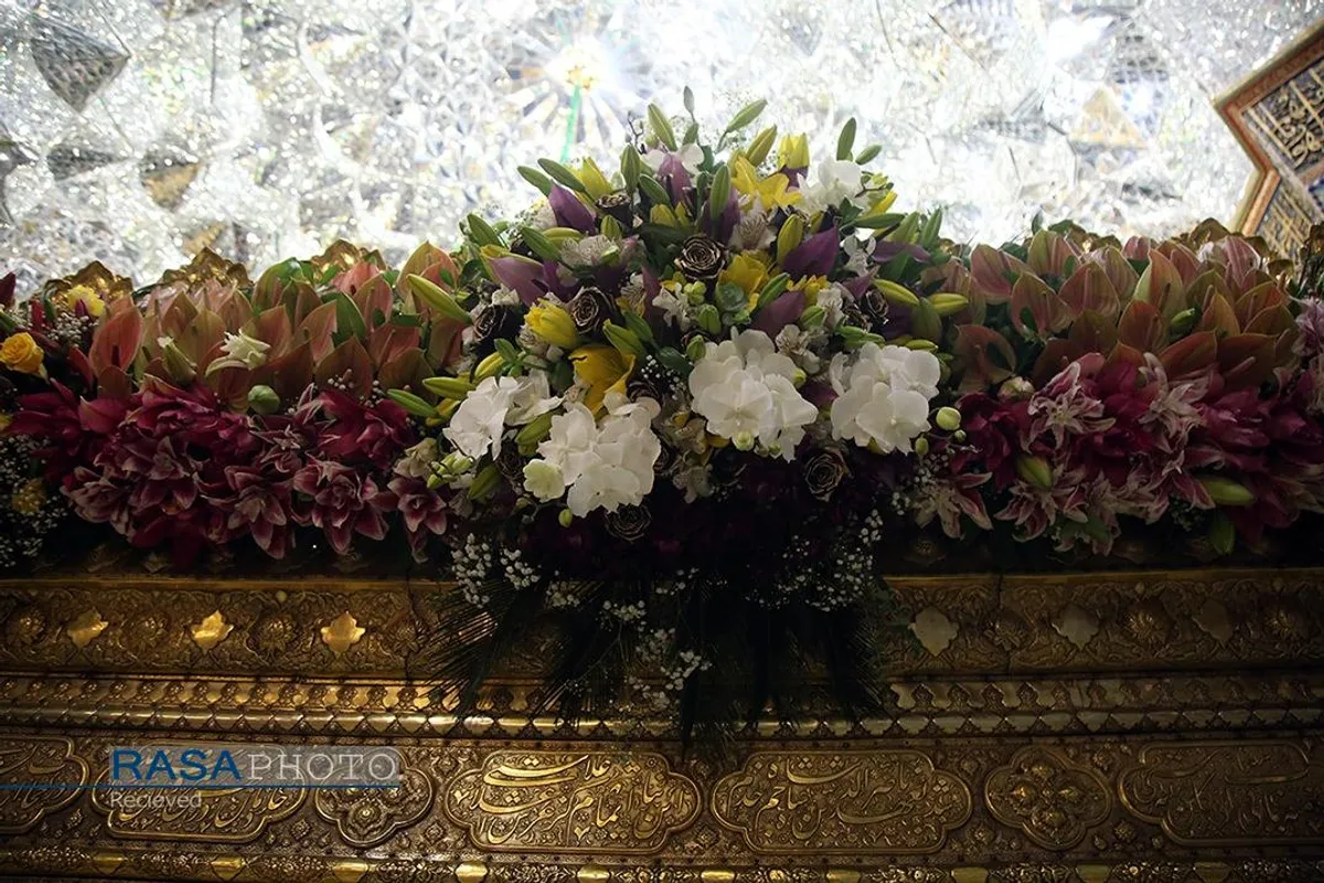 آیین گل آرایی ضریح مطهر کریمه اهل&zwnj;بیت(س) به مناسبت دهه کرامت