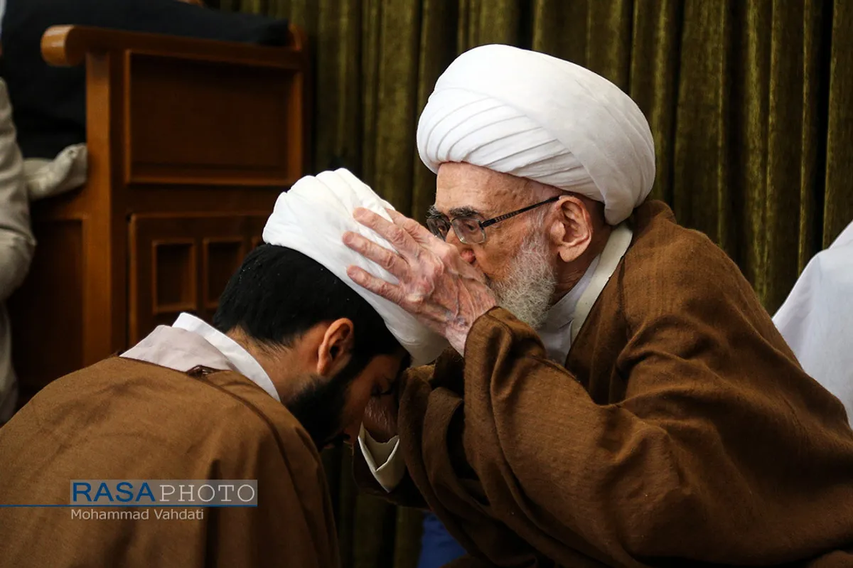 جشن&zwnj;های عمامه&zwnj;گذاری طلاب حوزه علمیه قم در بیوت مراجع تقلید و  علما