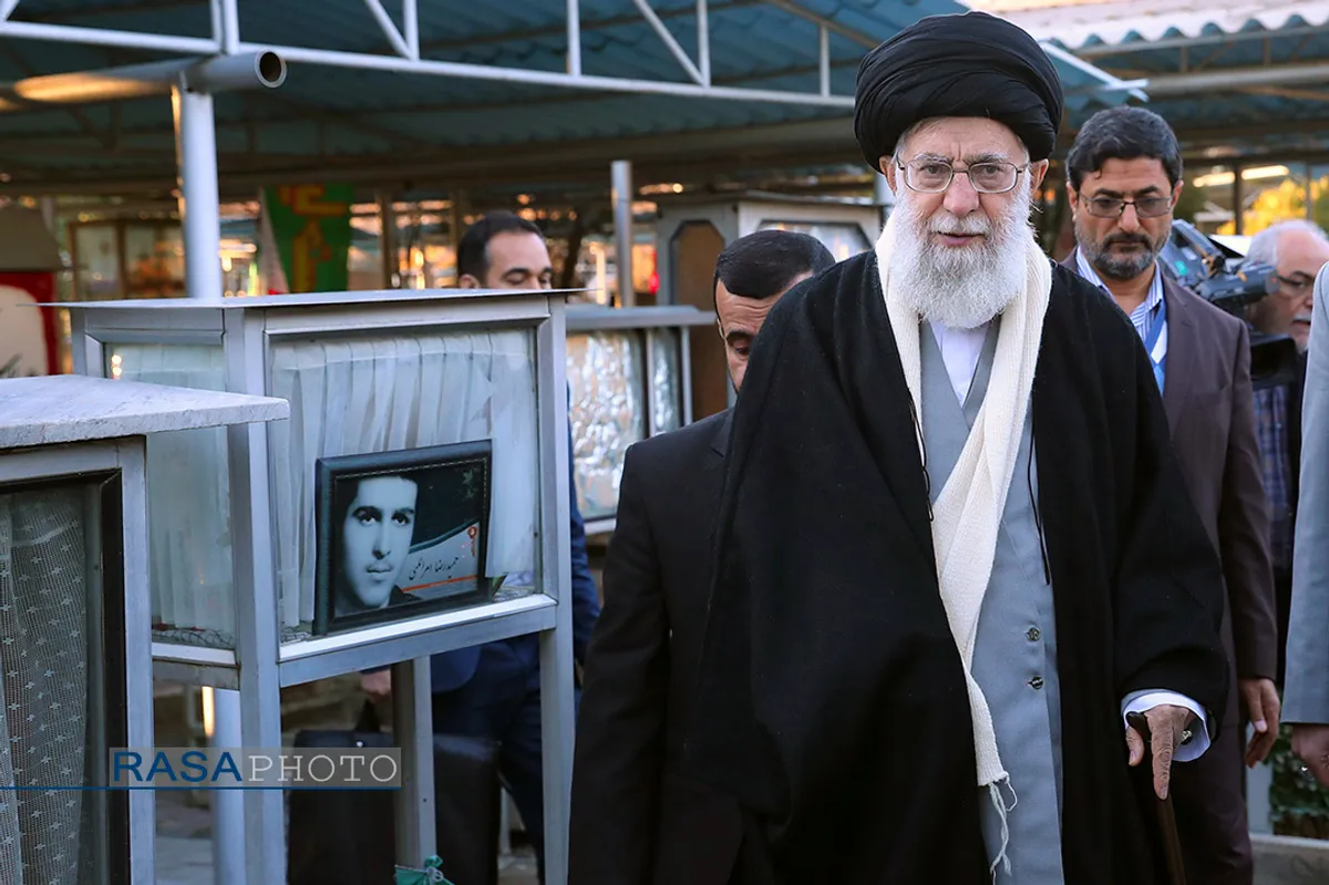 حضور مقام معظم رهبری در مرقد مطهر امام راحل و گلزار شهدای بهشت زهرا