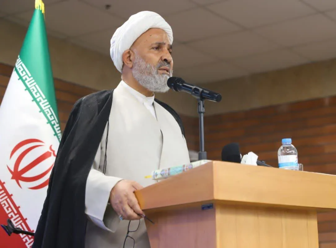 انقلاب اسلامی با نفی دو جریان شرق و غرب، نگاه تازه ارائه داد
