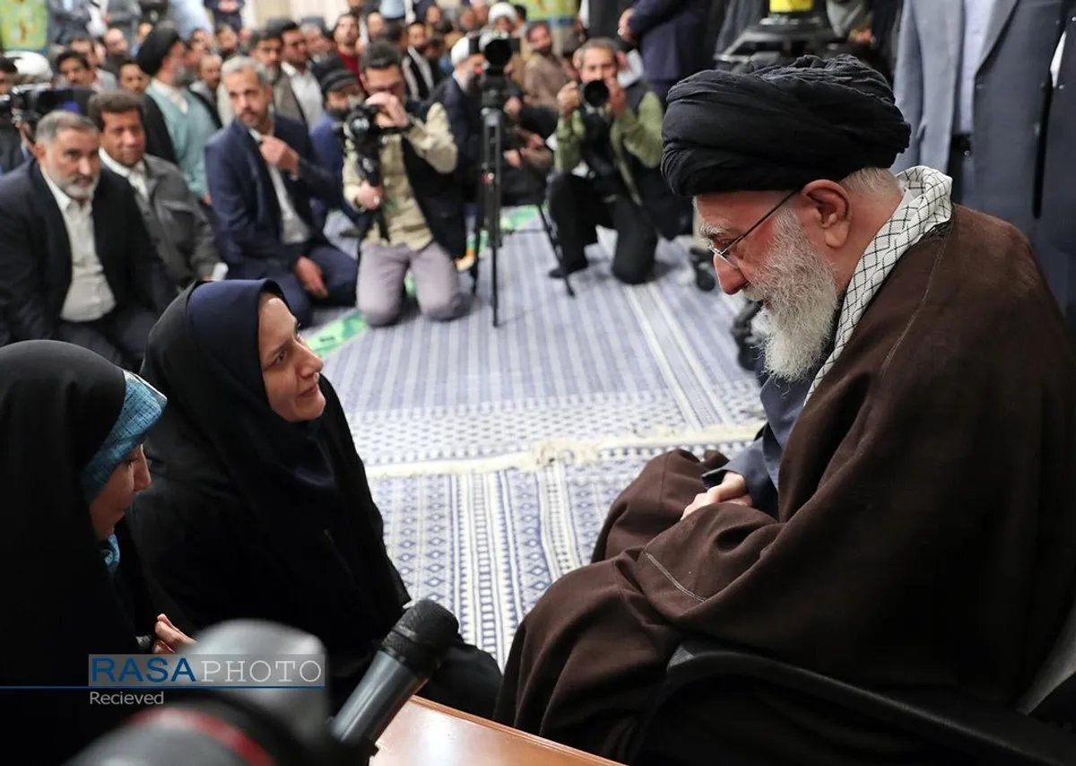 دیدار جمعی از شاعران و اهالی فرهنگ و ادب با رهبر معظم انقلاب اسلامی