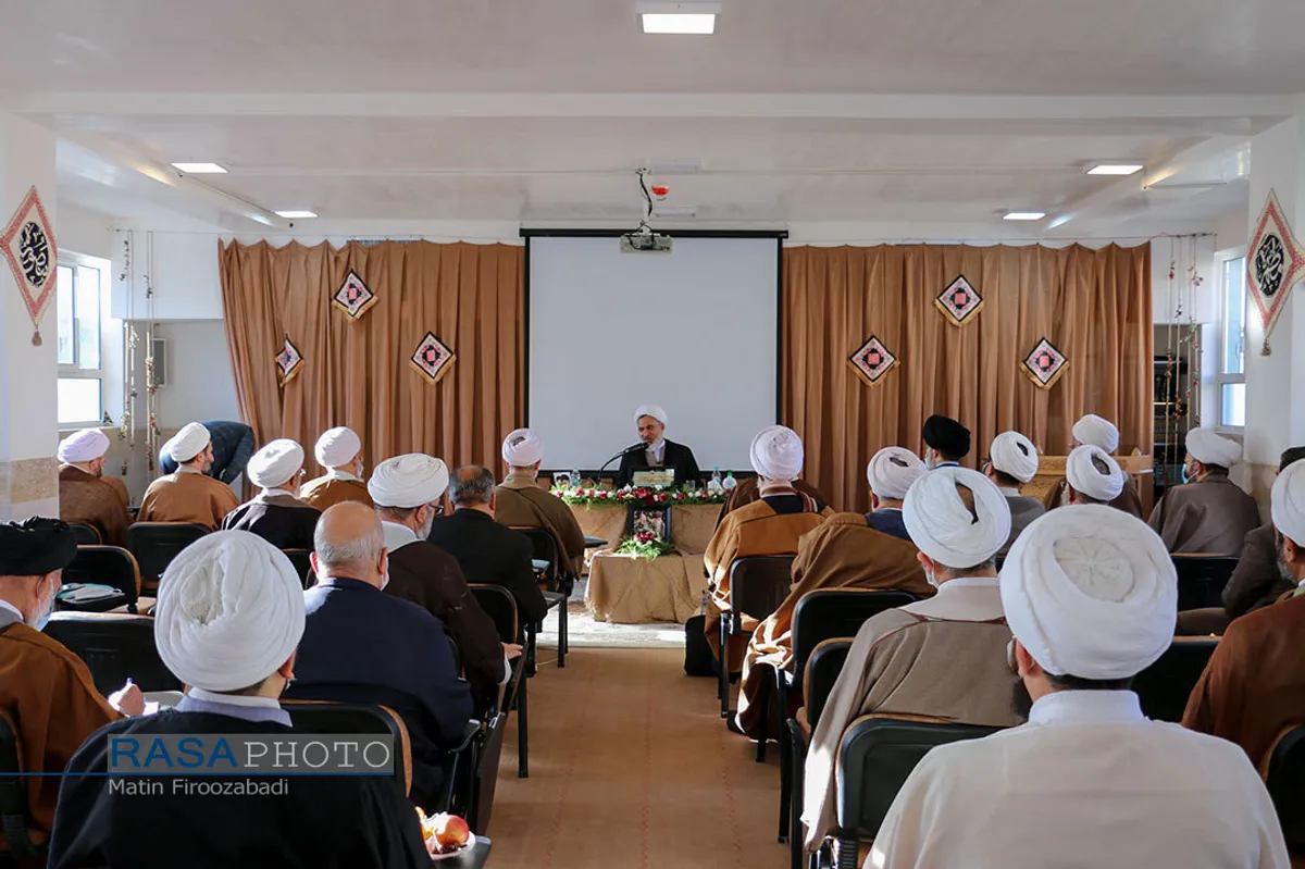 نشست مدیر حوزه علمیه خواهران کشور با هیأت امنا مدارس علمیه خواهران استان اصفهان&lrm;&lrm;