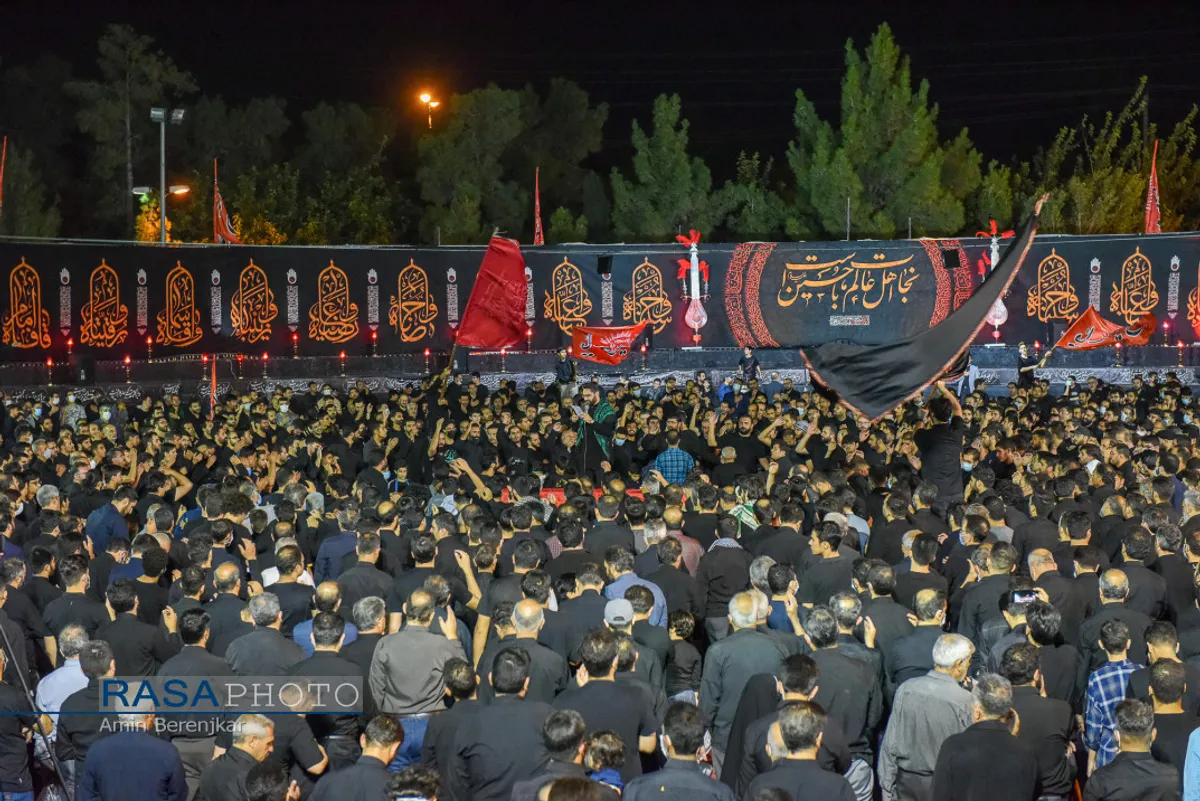 وداع با پیکر شهید بی سر مدافع حرم، عبد الله اسکندری در هیئت رهپویان وصال شیراز