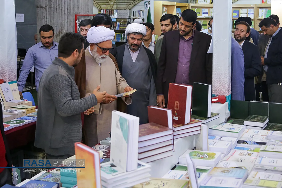 بازدید حجت الاسلام والمسلمین مروی از &laquo;هفتمین نمایشگاه تخصصی کتب حوزوی و معارف اسلامی&raquo;