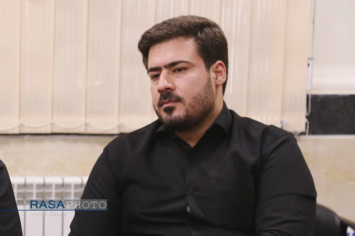 حمزه عباسی دبیر سرویس چند رسانه ای خبرگزاری رسا | تقدیر مسؤولان پژوهشگاه علوم و فرهنگ اسلامی از خبرگزاری رسا