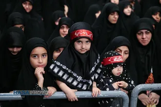 مراسم عزاداری شب تاسوعای حسینی (علیه&zwnj;السلام) در حسینیه امام خمینی (ره)