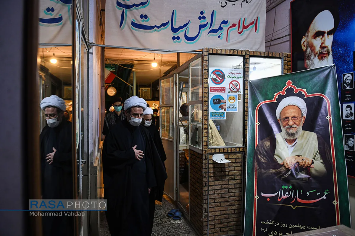 بزرگداشت حضرات آیات یزدی و مصباح یزدی در مدرسه حقانی قم