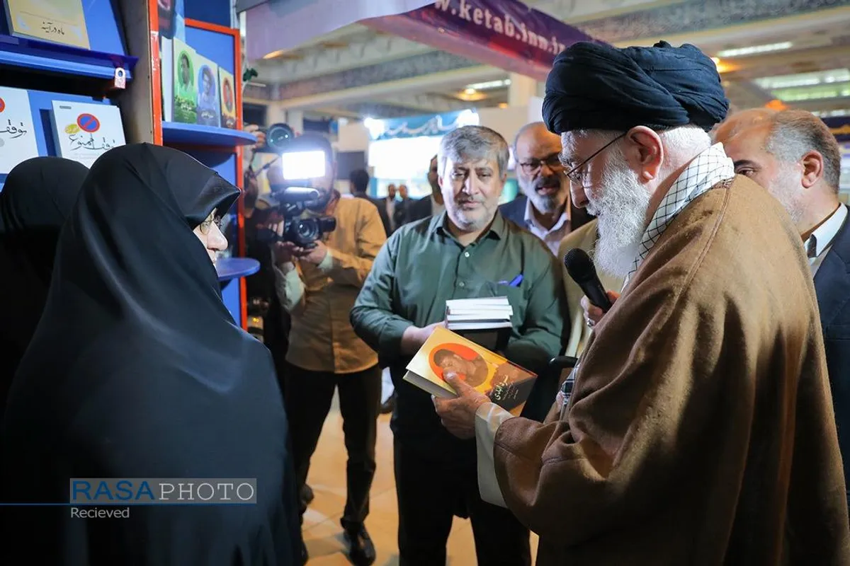 بازدید رهبر معظم انقلاب از سی و پنجمین نمایشگاه بین&zwnj;المللی کتاب تهران
