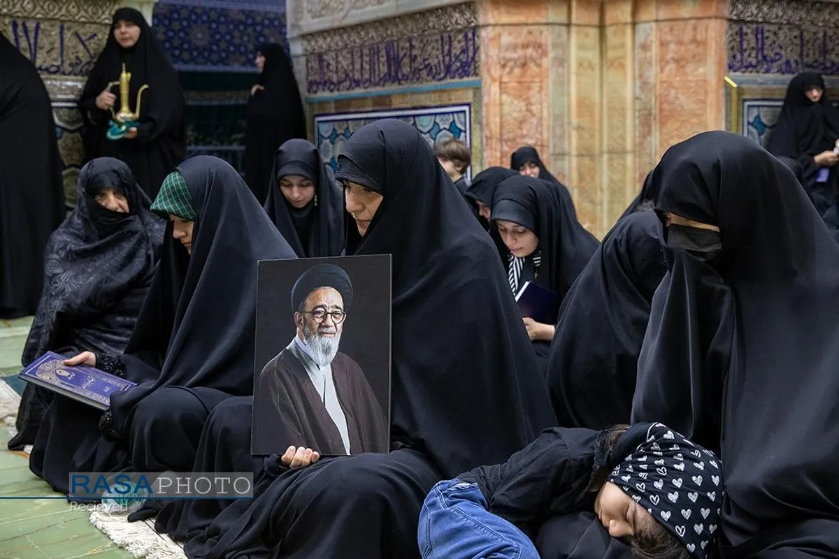 غبارروبی ضریح مطهر رضوی در آستانه دهه &laquo;ولایت و امامت&raquo;