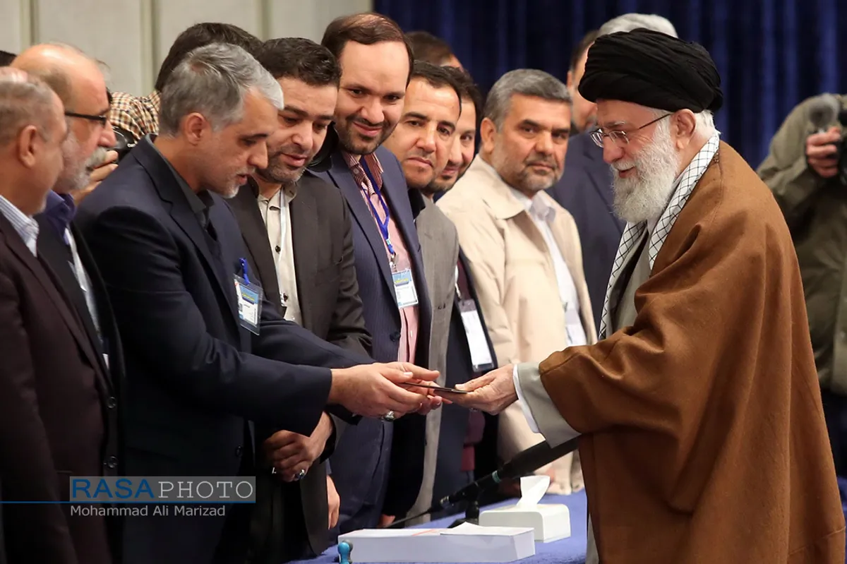 حضور مقام معظم رهبری در پای صندوق رای