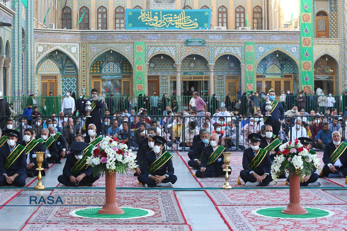 آیین تعویض پرچم حرم مطهر حضرت معصومه (سلام الله علیها) در آغاز دهه کرامت