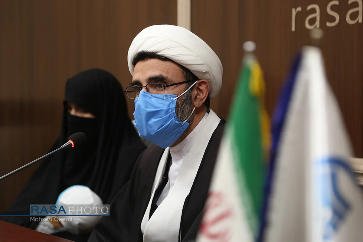 تجلیل از طلبه جهادی فعال در بیمارستان&zwnj;های کرونایی به مناسبت روز پرستار