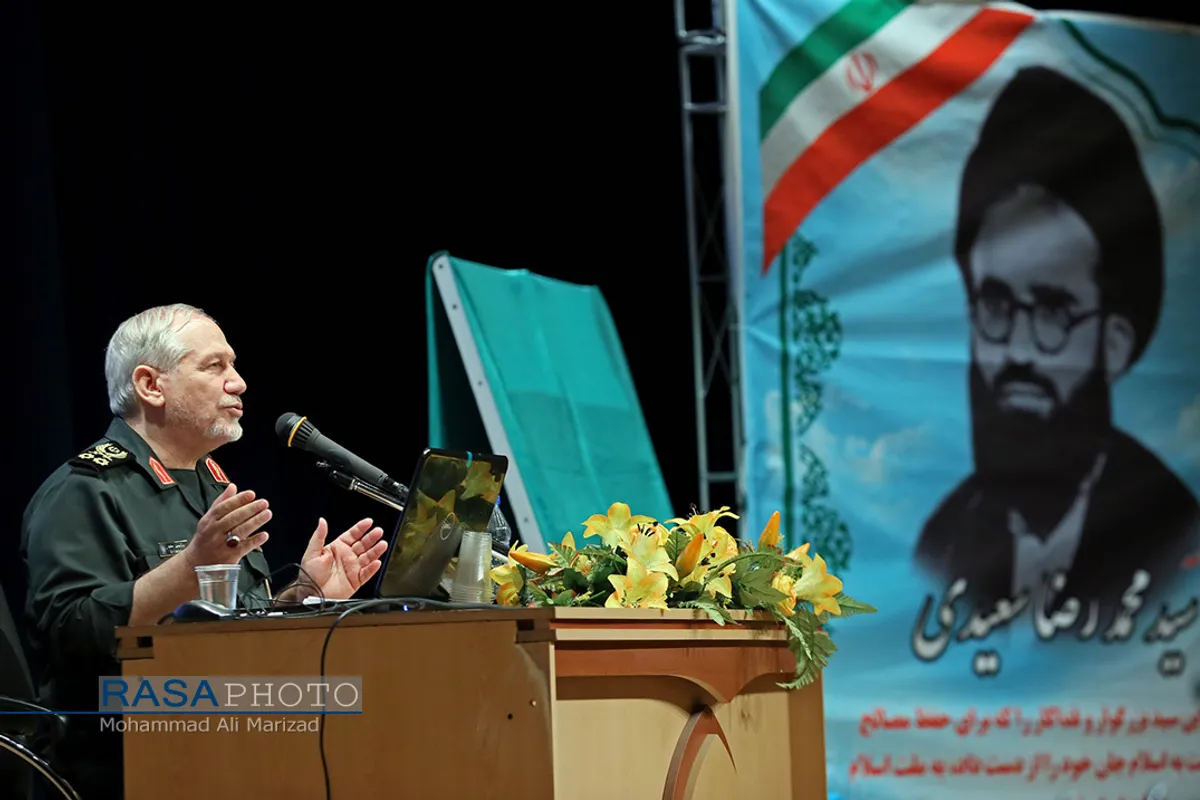 سخنرانی سردار رحیم صفوی در همایش ملی پرچمداران انقلاب