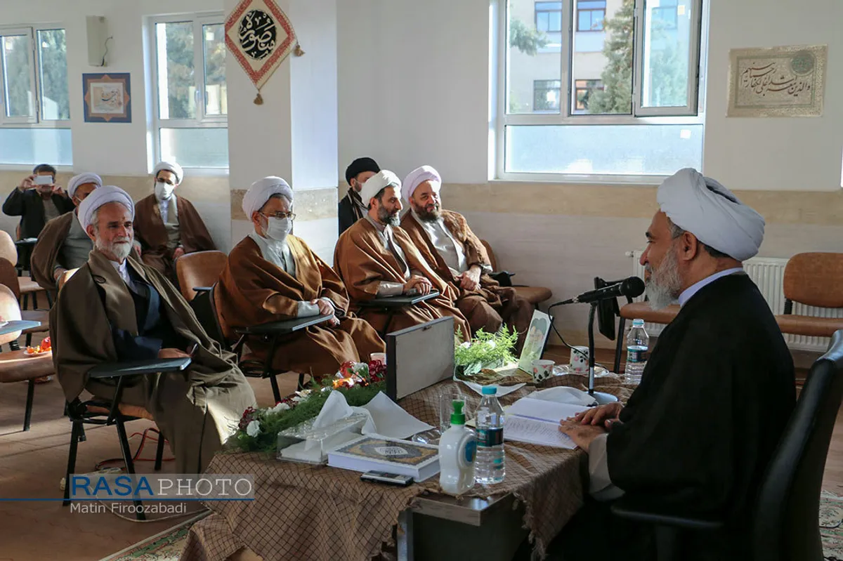 نشست مدیر حوزه علمیه خواهران کشور با هیأت امنا مدارس علمیه خواهران استان اصفهان&lrm;&lrm;