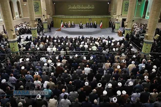 دیدار مسئولان نظام، سفرای کشور&zwnj;های اسلامی و میهمانان کنفرانس وحدت با رهبر انقلاب