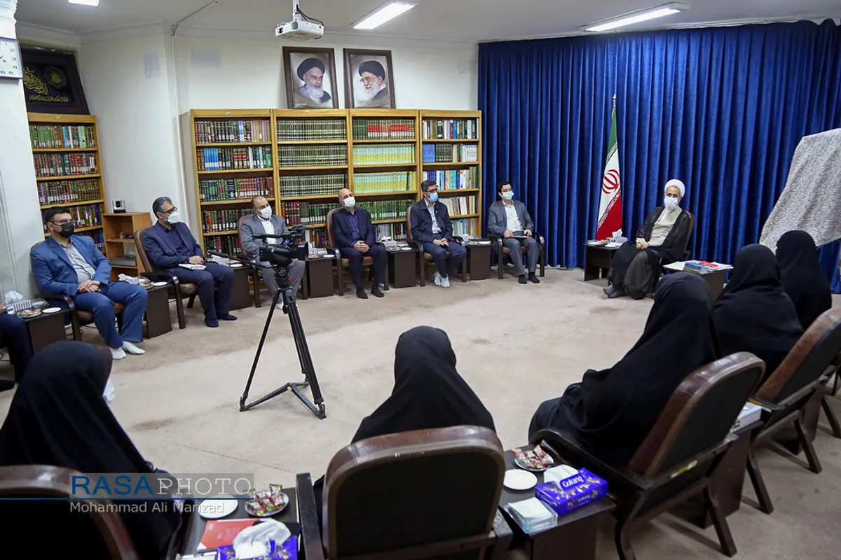 رونمایی از کتاب "سی سالگی" زندگینامه شهید صادقی با حضور آیت الله اعرافی