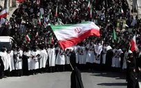 کنش‌گری بانوان چهارمحال و بختیاری در سنگر خیابان؛ از دوخت پرچم تا برپایی مواکب