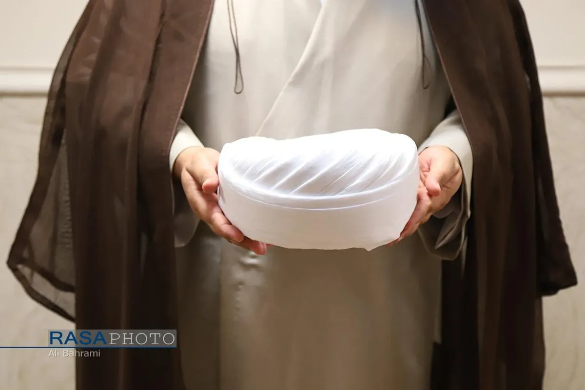 جشن عمامه&zwnj;گذاری طلاب در بیوت مراجع تقلید به&zwnj;مناسبت روز میلاد حضرت زهرا (سلام&zwnj;الله&zwnj;علیها)