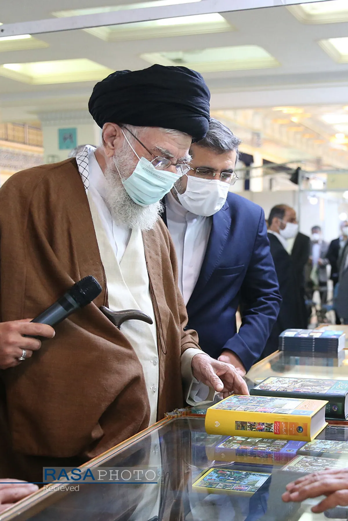 بازدید مقام معظم رهبری از سی و&zwnj;&zwnj; چهارمین نمایشگاه بین&zwnj;المللی کتاب تهران