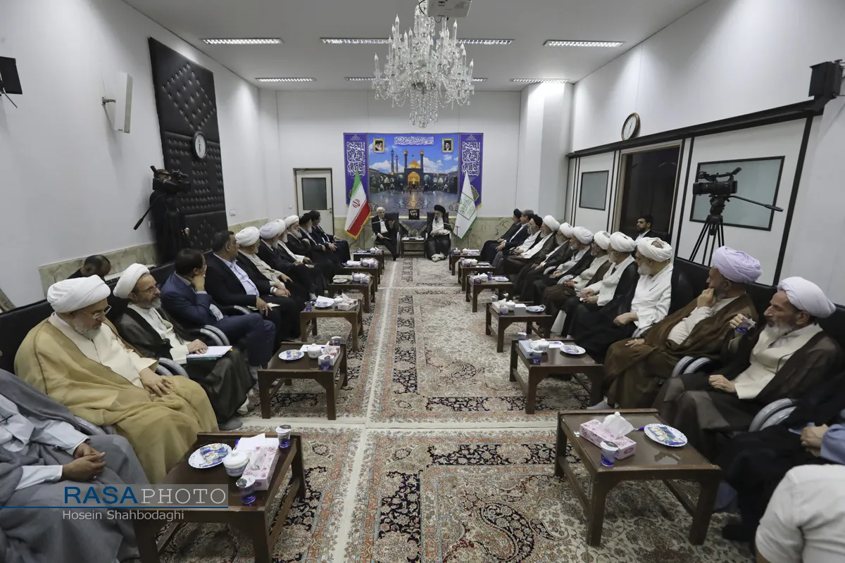 دیدار عارف معاون اول رئیس جمهور با اعضای جامعه مدرسین

