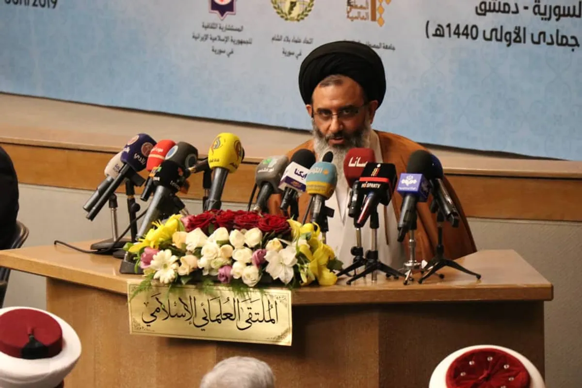 با سخنرانی نماینده مقام معظم رهبری در سوریه، چهاردهمین نشست علمای جهان اسلام با عنوان &laquo;نقش علما&zwnj; در اصالت بخشی مفهوم وطن و حفظ وطن&raquo; در دمشق آغاز شد.
