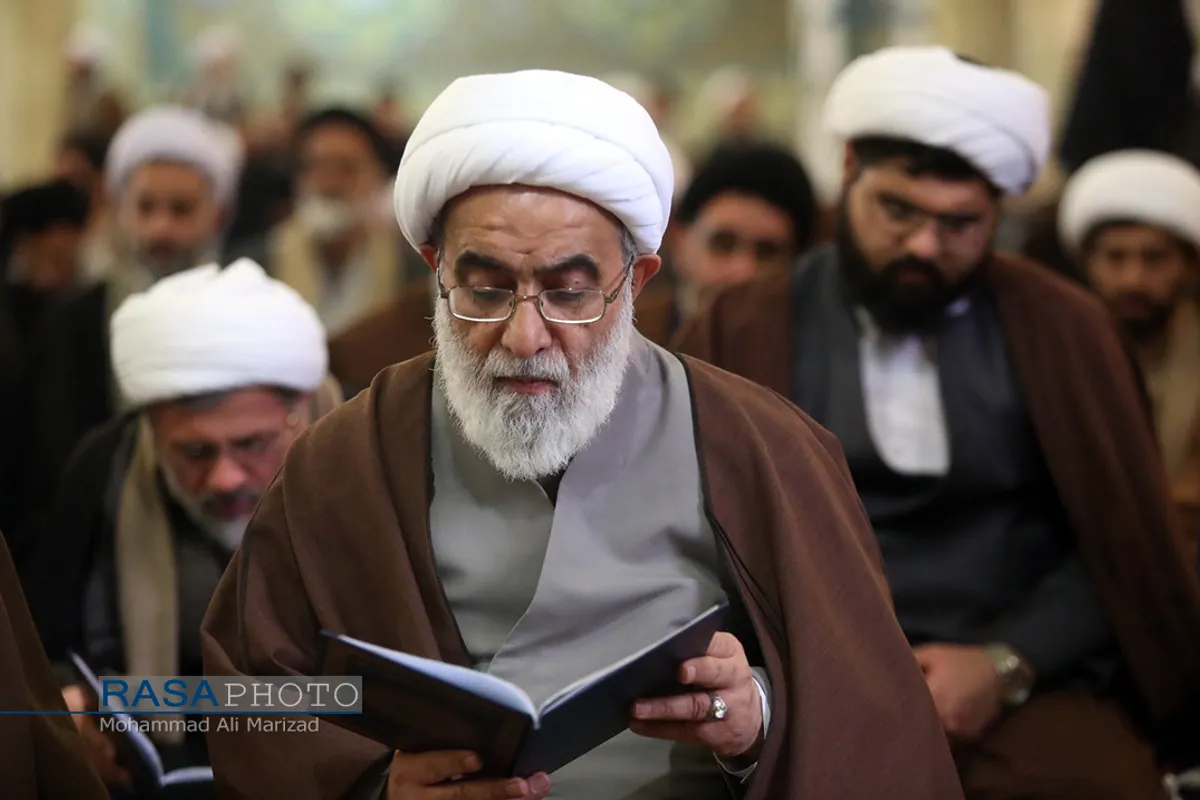 تشییع پیکر آیت الله طبرسی در قم