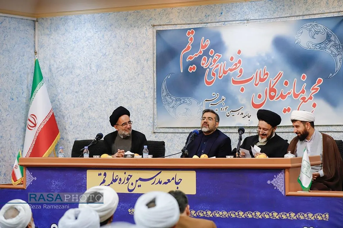 جلسه مجمع نمایندگان طلاب حوزه علمیه با وزیر فرهنگ و ارشاد اسلامی