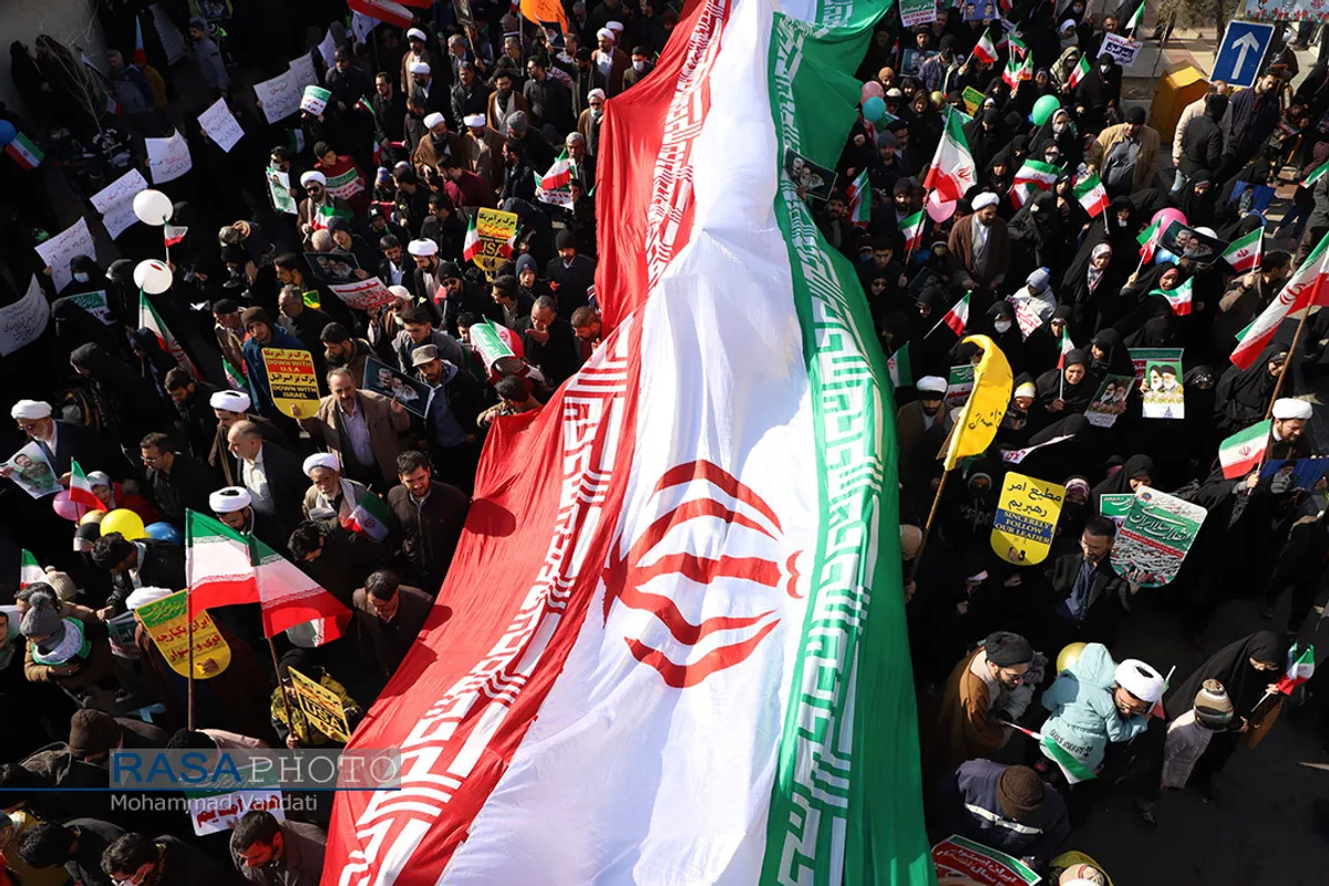 راهپیمایی باشکوه مردم قم در جشن پیروزی انقلاب