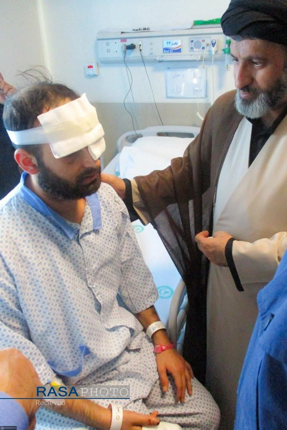 عیادت فرزندان رهبر انقلاب از مجروحان لبنانی و رزمندگان حزب&zwnj;الله