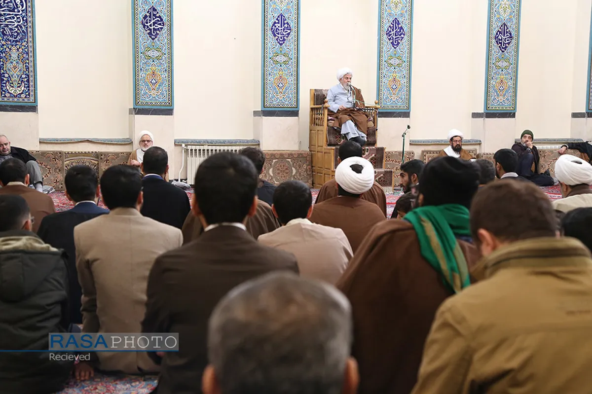 جشن عمامه گذاری تعدادی از طلاب حوزه علمیه قم با حضور حضرت آیت الله مکارم شیراز
