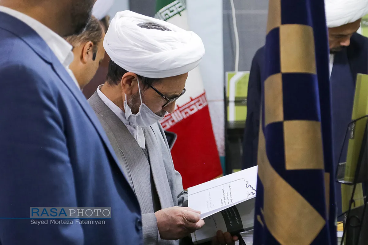 بازدید حجت الاسلام والمسلمین مروی از &laquo;هفتمین نمایشگاه تخصصی کتب حوزوی و معارف اسلامی&raquo;