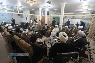جلسه هم اندیشی نمایندگان طلاب مازندران با نماینده ولی فقیه و استاندار این استان در قم