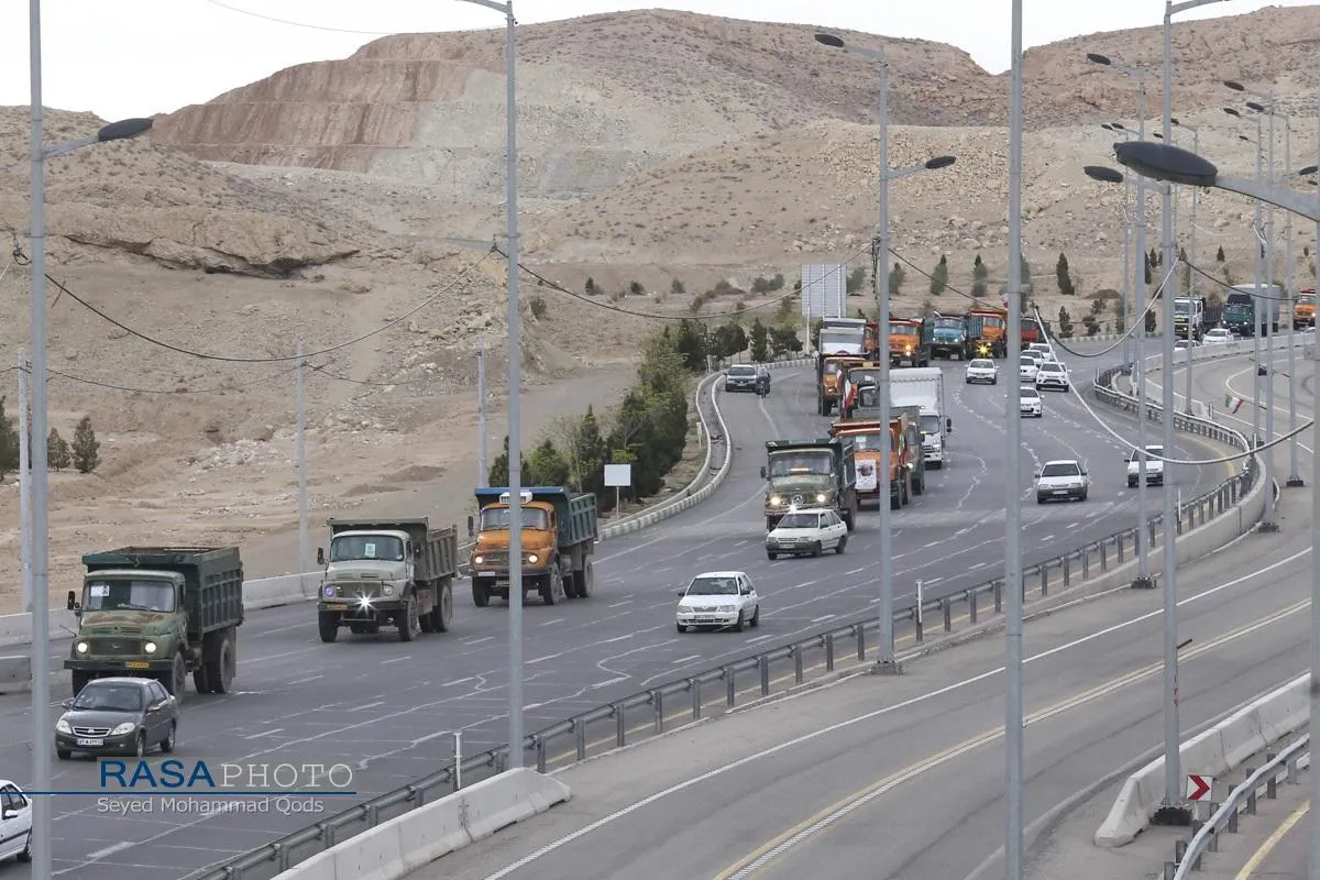 بیعت کامیون&zwnj;داران استان قم با رهبر معظم انقلاب