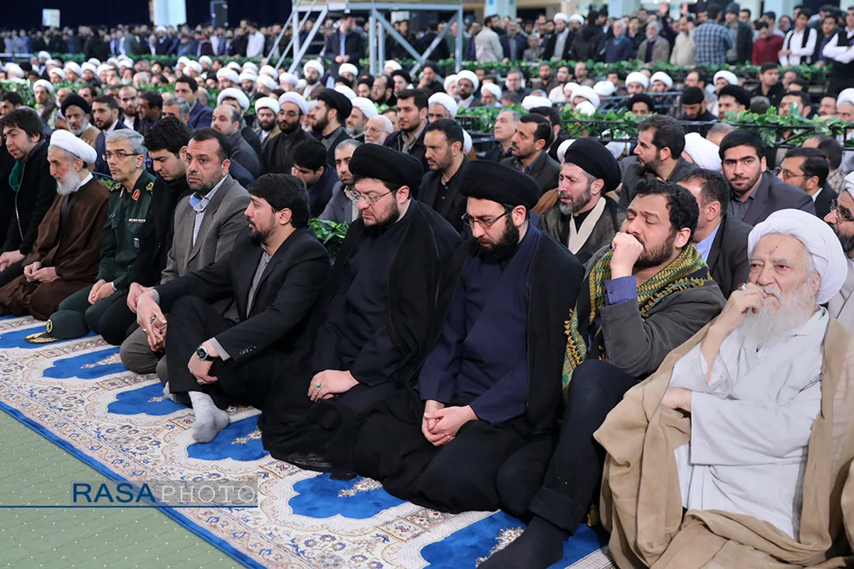 مراسم اقامه نماز بر پیکر آیت&zwnj;الله هاشمی شاهرودی به امامت رهبر انقلاب
