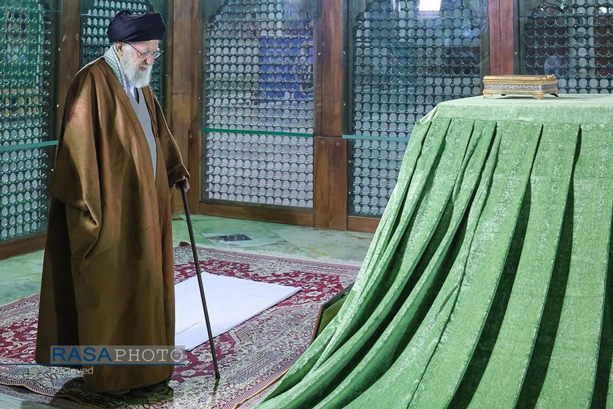 حضور مقام معظم رهبری در مرقد مطهر امام راحل (ره) و گلزار شهدای بهشت زهرا (سلام&zwnj;الله&zwnj;علیها)