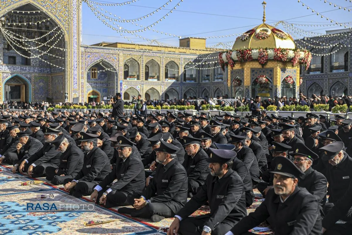 آیین تعویض پرچم گنبد منور رضوی در روز میلاد حضرت امام رضا (علیه&zwnj;السلام)
