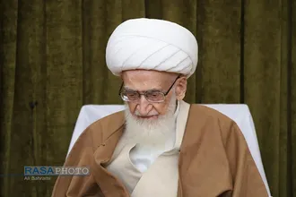 جشن عمامه&zwnj;گذاری طلاب در بیوت مراجع تقلید به&zwnj;مناسبت روز میلاد حضرت زهرا (سلام&zwnj;الله&zwnj;علیها)
