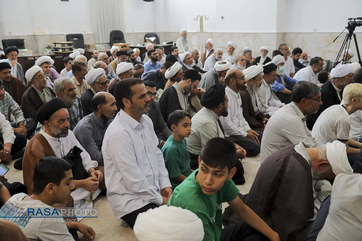 جشن میلاد پیامبر (ص) و عمامه گذاری طلاب در بیوت مراجع تقلید
