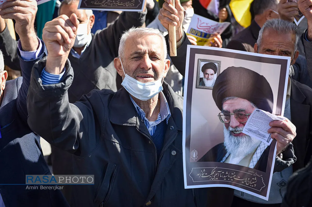 راهپیمایی نمازگزاران شیراز در حمایت از مردم مظلوم یمن&lrm;&lrm;