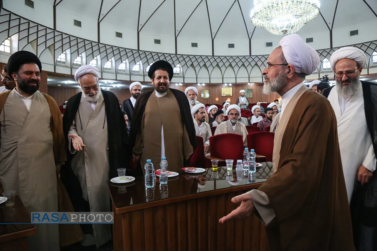 آیین رونمایی کتاب شرح نهج البلاغه متن بیانات حضرت آیت الله خامنه&zwnj;ای با سخنرانی آیت الله اعرافی مدیر حوزه علمیه