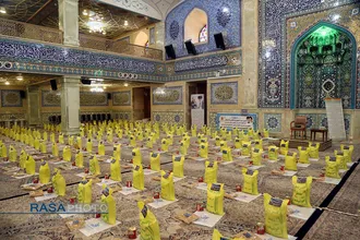 آماده سازی بسته&zwnj;های کمک معیشتی حضرت آیت الله مکارم شیرازی