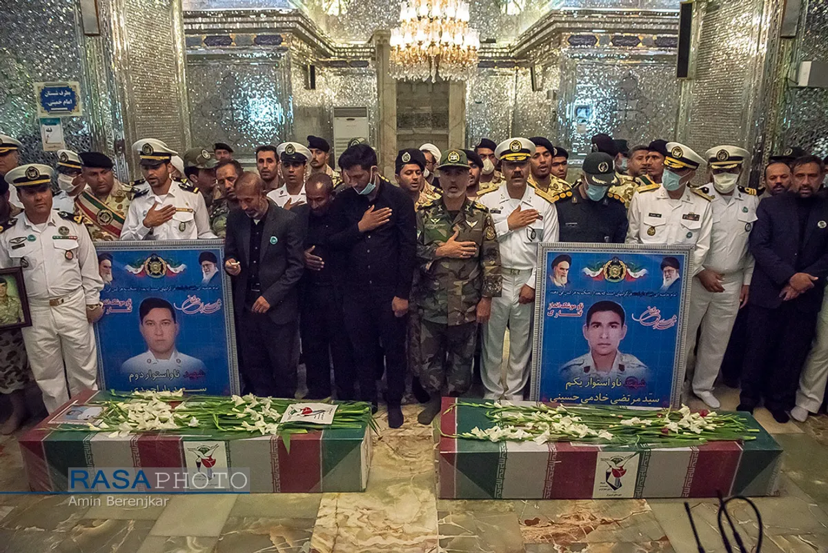 تشییع پیکر پاک ۴ شهید ناوچه کنارک در شیراز&lrm;