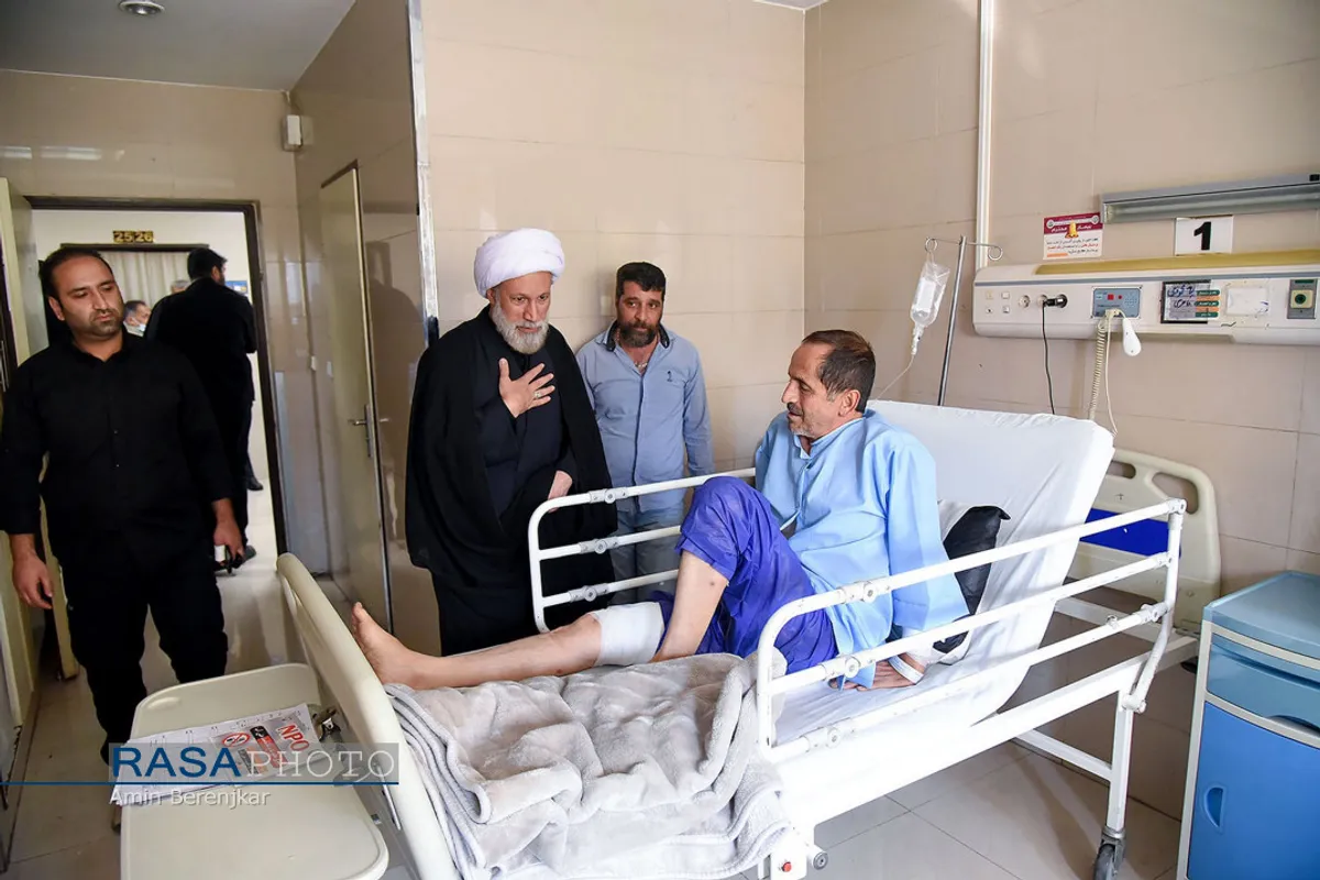 عیادت نماینده، ولی فقیه در استان فارس از جمعی از مجروحین حادثه تروریستی شیراز