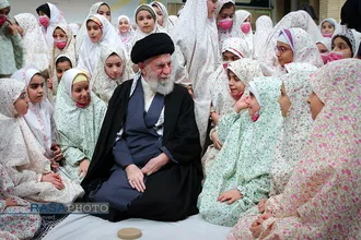 مراسم جشن تکلیف دختران دانش&zwnj;آموز با حضور مقام معظم رهبری