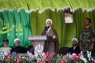 مراسم رژه نیرو&zwnj;های مسلح در آغاز هفته دفاع مقدس با سخنرانی آیت الله اعرافی