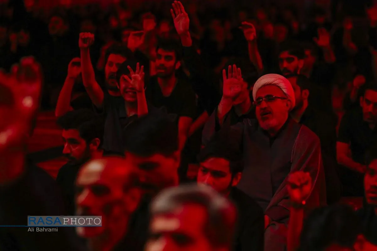 عزاداری شب ششم محرم در هیئت رزمندگان اسلام قم