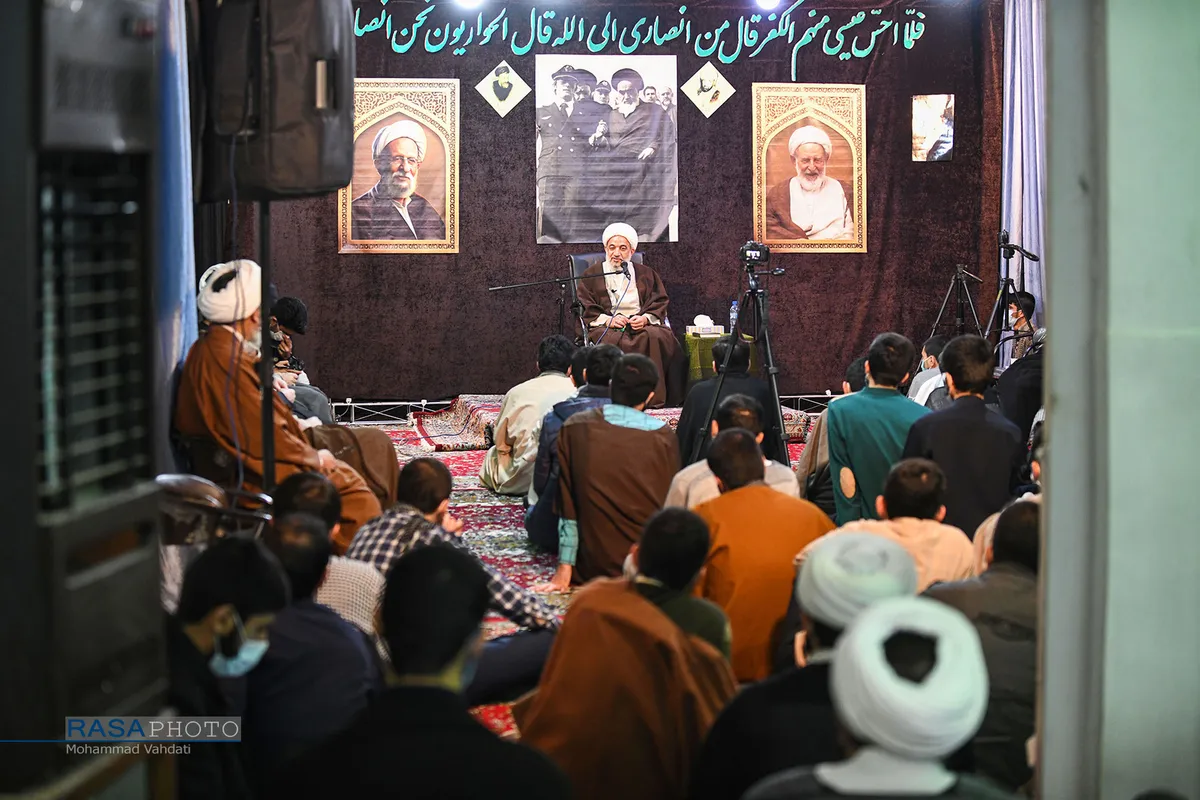 بزرگداشت حضرات آیات یزدی و مصباح یزدی در مدرسه حقانی قم
